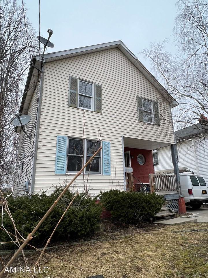 152 Dr Samuel Mccree Way - Photo 2 of 20