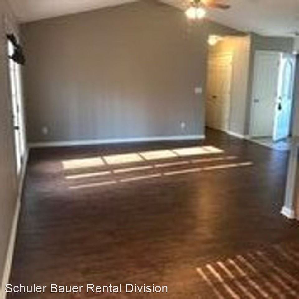 305 Dalton Ct - Photo 3 of 6