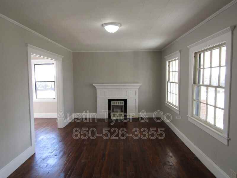 4484 Franklin St - Photo 2 of 8