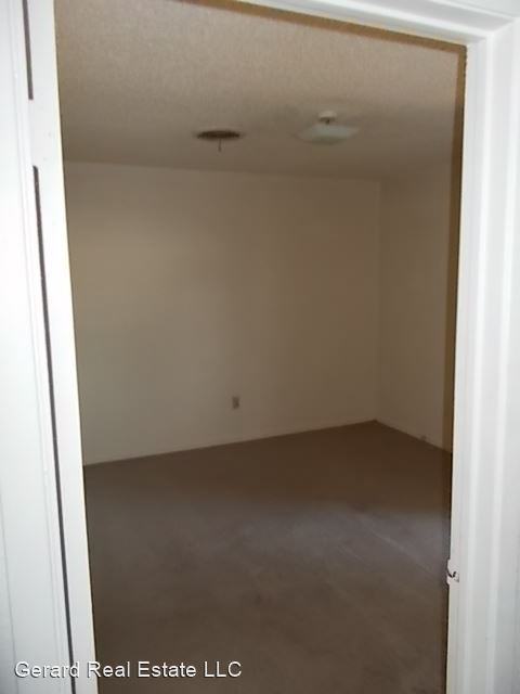 720 Chaparral Cir - Photo 3 of 11