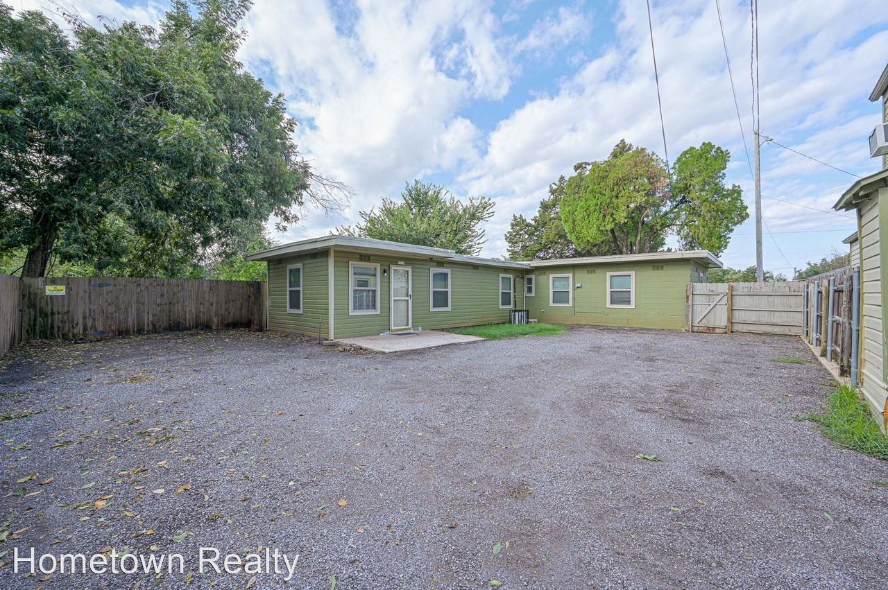 4106 S Shields Boulevard - Photo 2 of 12