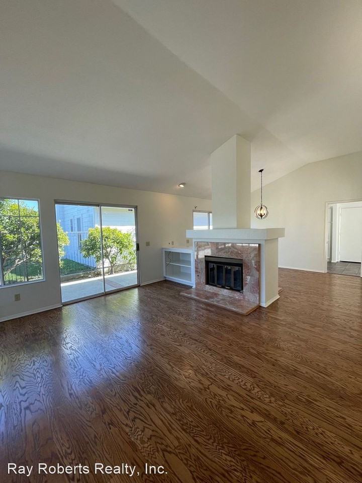 11 Marblehead Pl - Photo 3 of 38