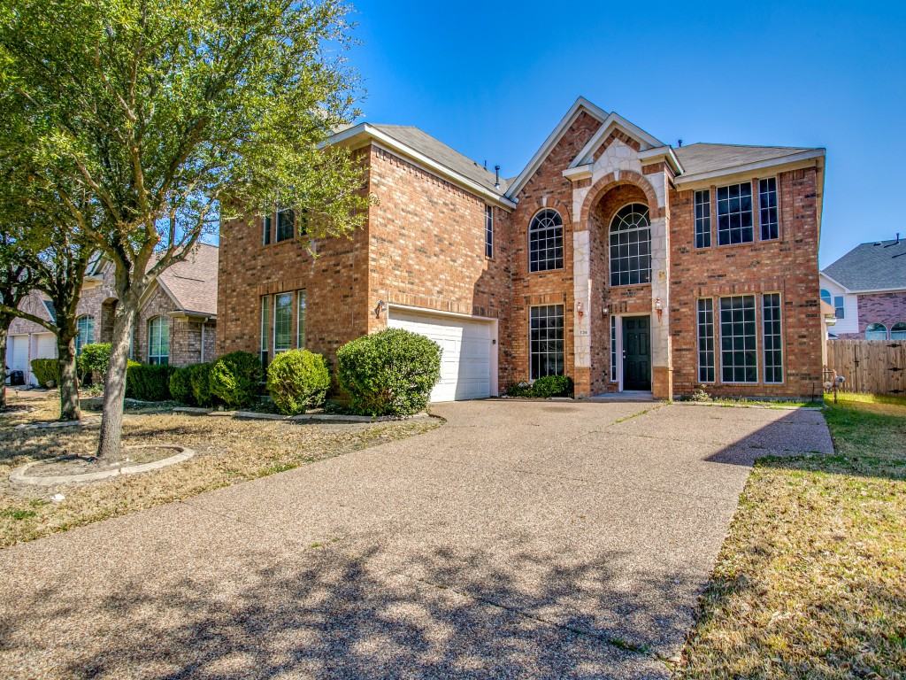 736 Mulberry Ln - Photo 2 of 28