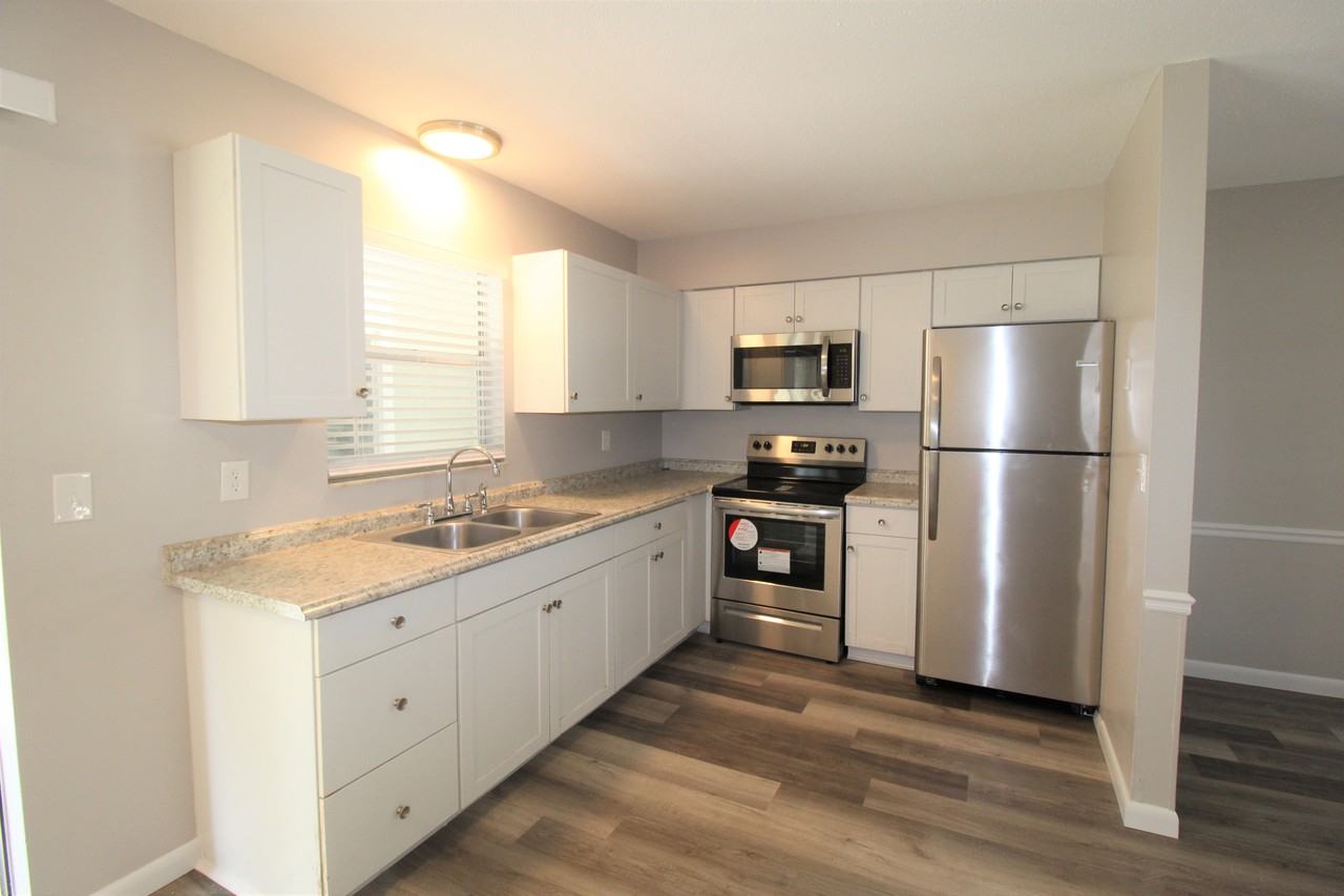 352 Briarwood Rd - Photo 2 of 9