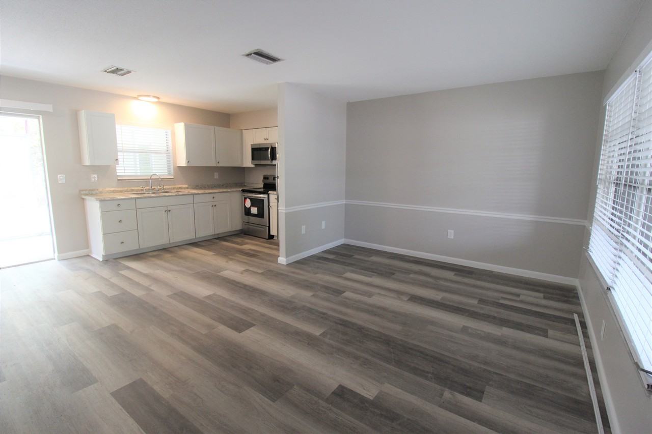 352 Briarwood Rd - Photo 3 of 9