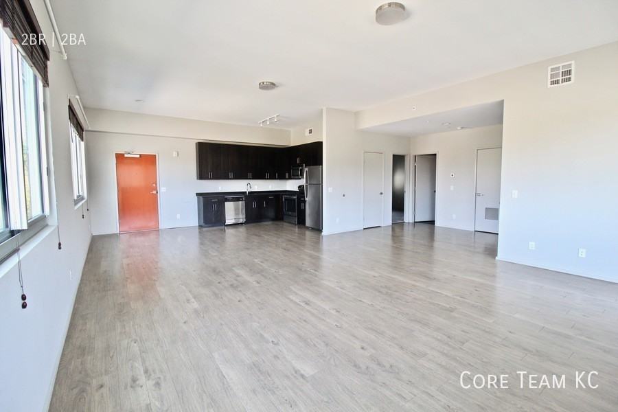 2903 Gillham Rd #202