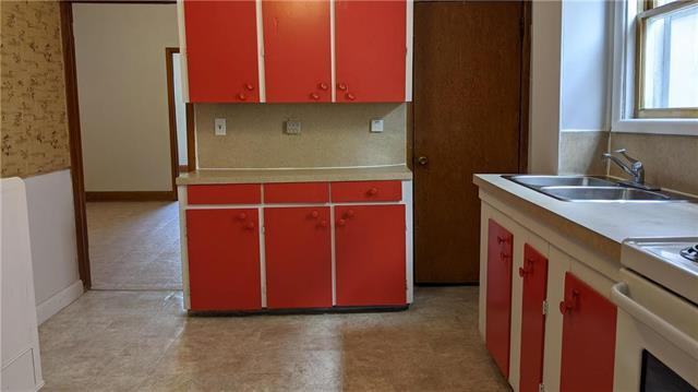 456 Elgin Ave - Photo 2 of 10