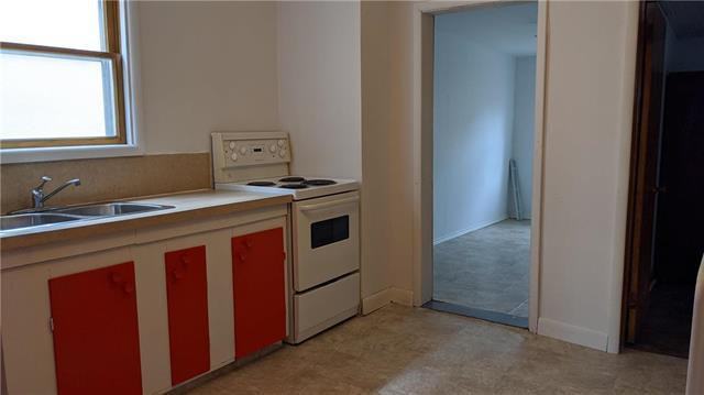 456 Elgin Ave - Photo 3 of 10