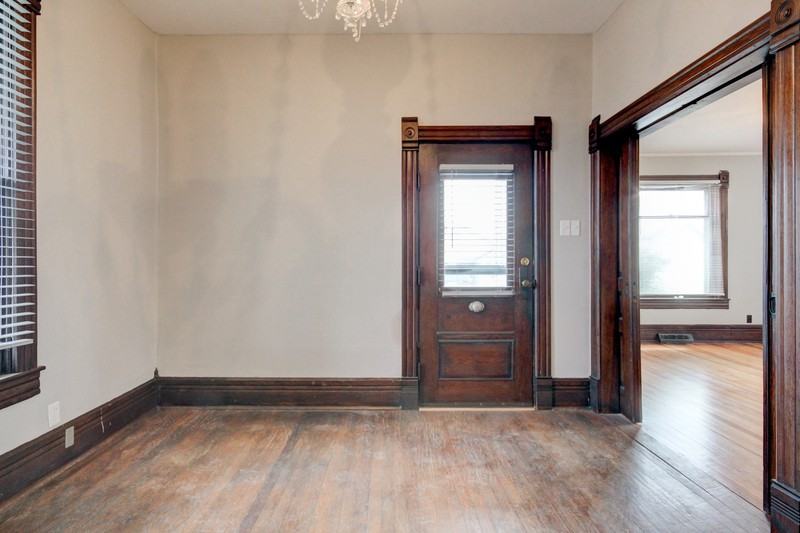 206 S Main St - Photo 3 of 50