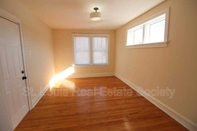 2243 California Ave - Photo 2 of 24