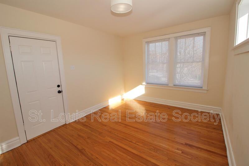 2243 California Ave - Photo 3 of 24