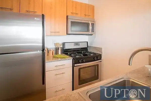 W 23rd St & 6th Ave #25G