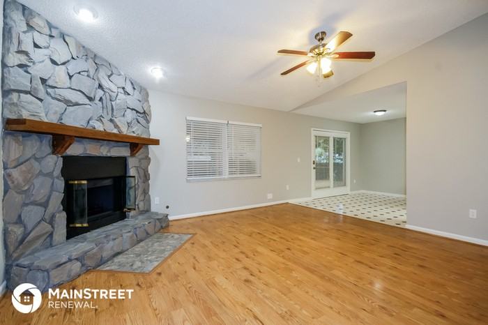 2740 Birdland Ct - Photo 3 of 16