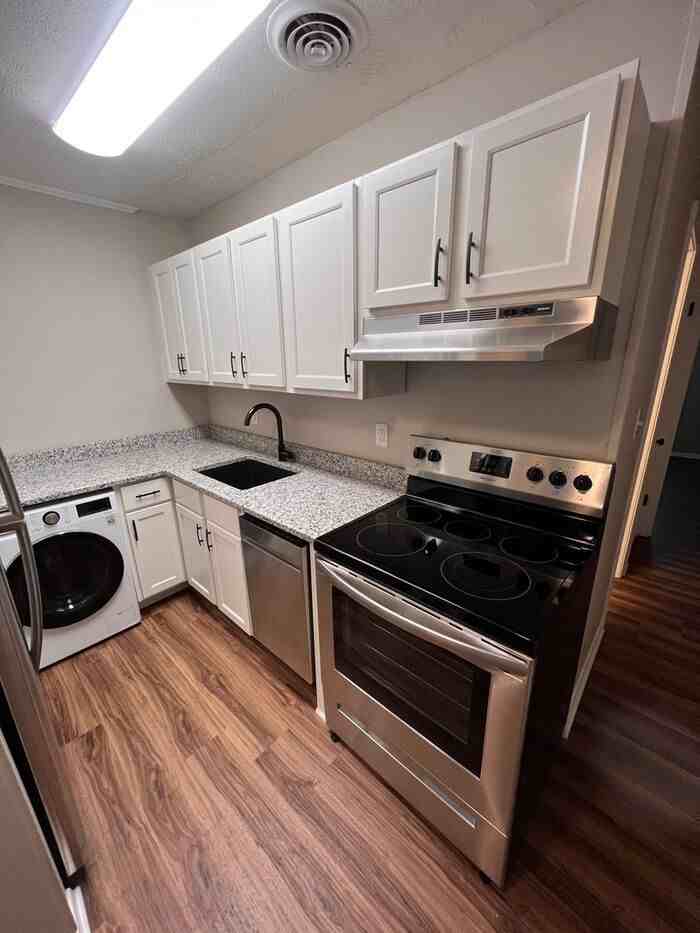 300 Brook Glenn Rd #23