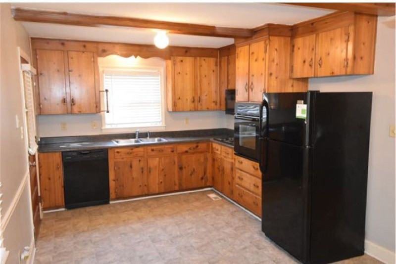 1520 Larkfield Ln - Photo 3 of 13