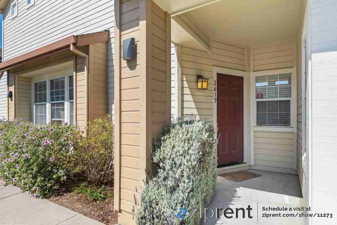 2617 Bayfront Ct - Photo 2 of 20