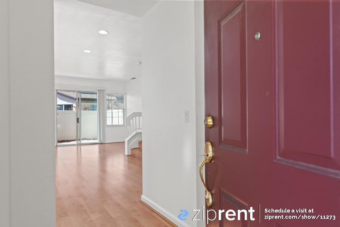 2617 Bayfront Ct - Photo 3 of 20