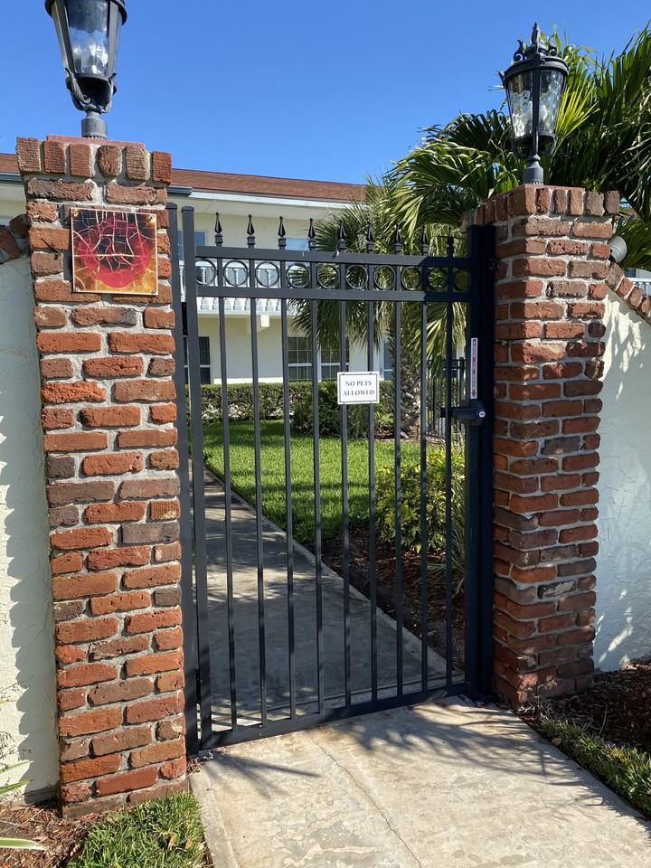 300 Monroe Ave #11 - Photo 3 of 21