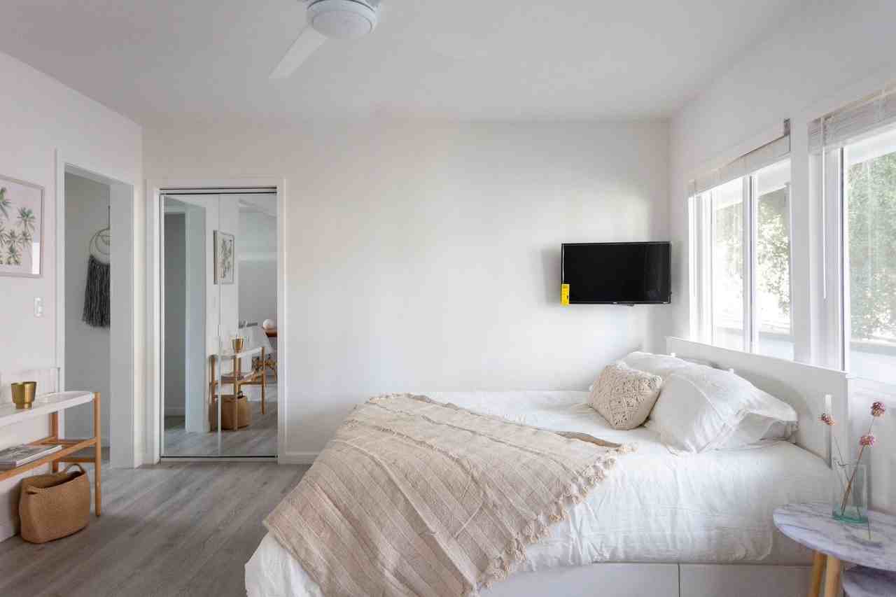 5525 Harold Way #11 - Photo 2 of 7