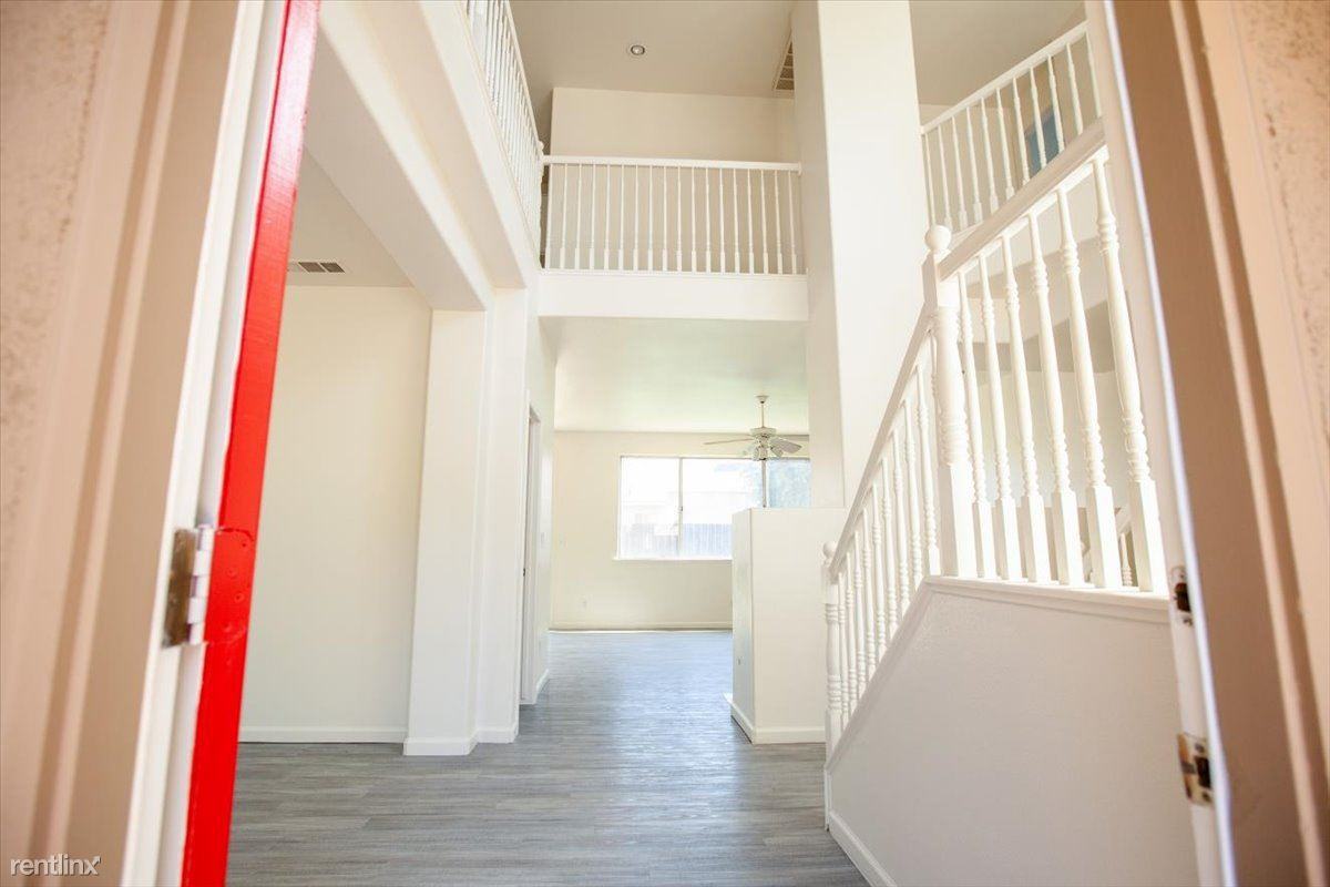 2483 S Summerfield Ln - Photo 3 of 16