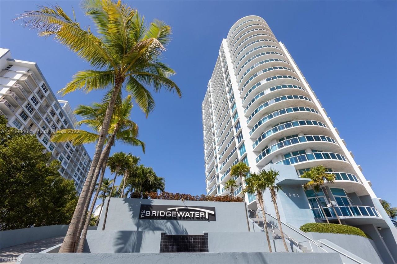 1881 79th Street Cswy Apartments in Treasure Island, North Bay Village