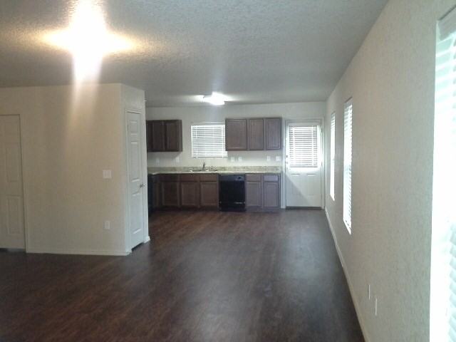 6915 Heathers Way - Photo 3 of 15