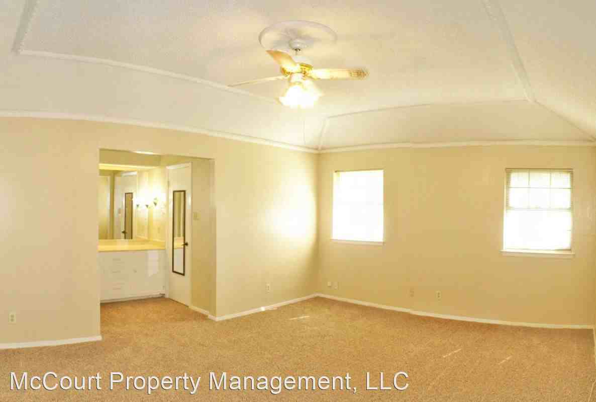 2603 Mark Ln - Photo 3 of 15