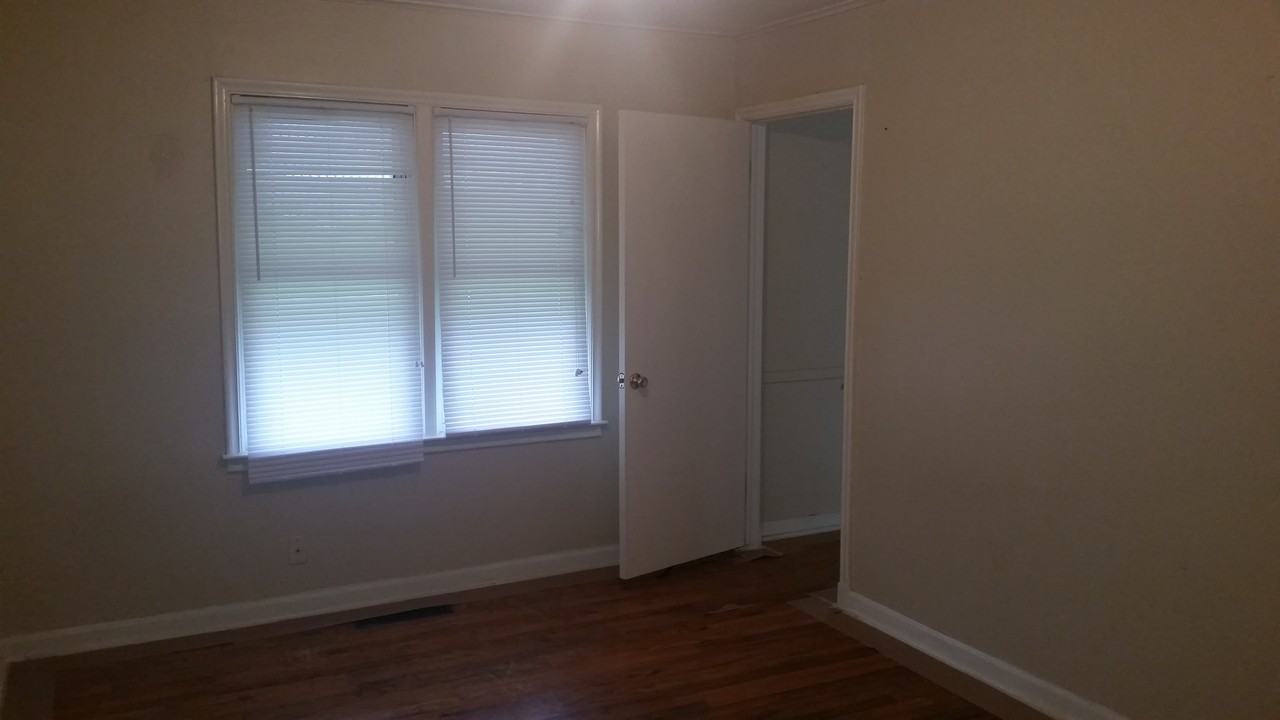 2648 S Urbana Ave - Photo 3 of 13