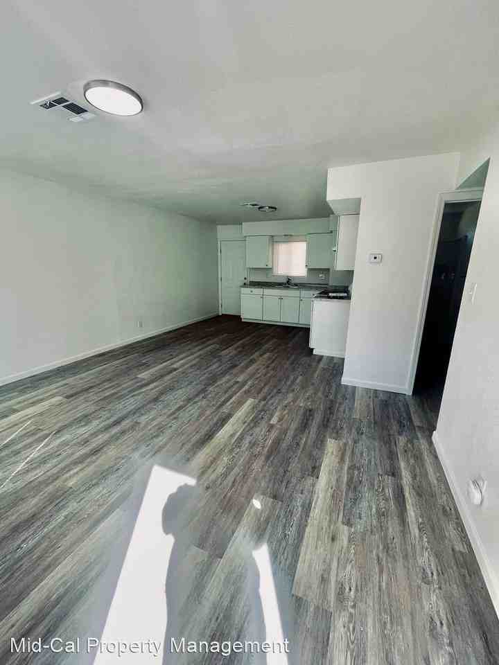 427 N. Orange Ave. - Photo 2 of 7