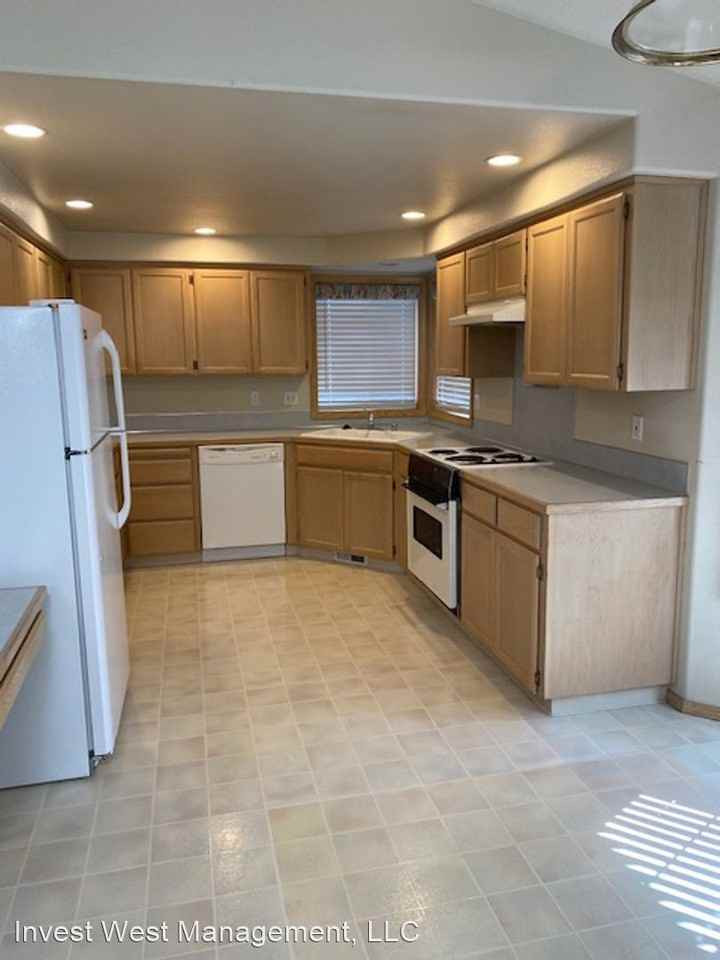 14002 Ne 93rd St - Photo 3 of 13