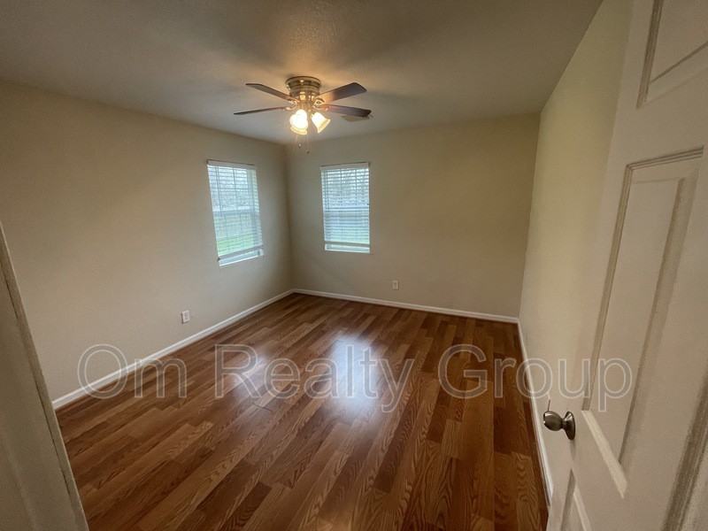 3942 King St - Photo 2 of 8