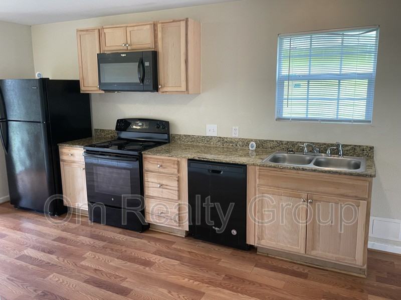 3942 King St - Photo 3 of 8