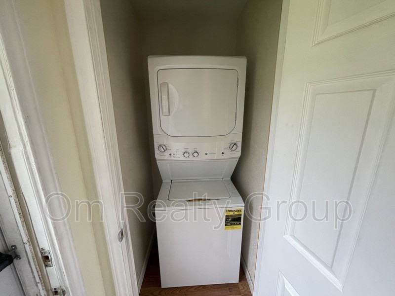 3942 King St - Photo 6 of 8