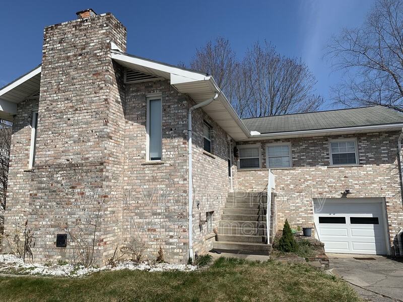 126 Mankin Ave - Photo 2 of 3