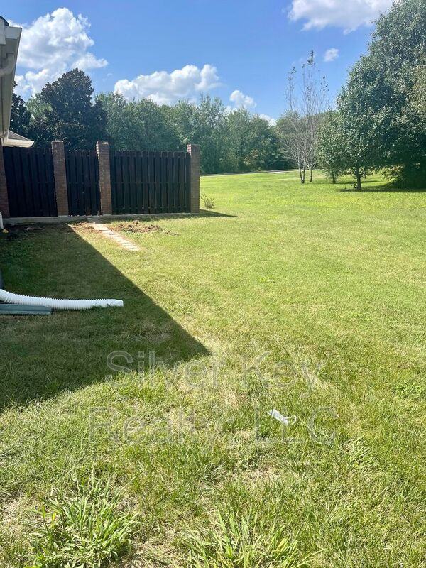 127 Butler Dr - Photo 4 of 22