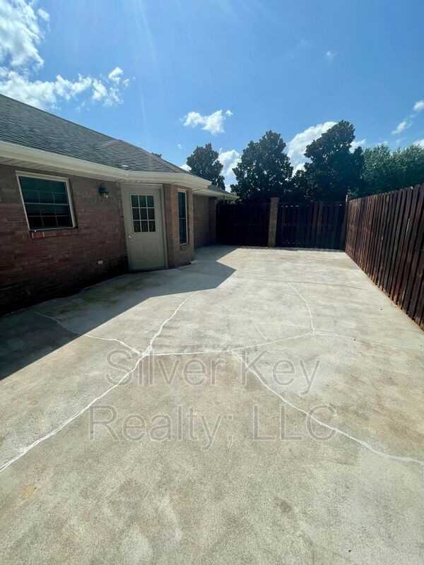 127 Butler Dr - Photo 5 of 22
