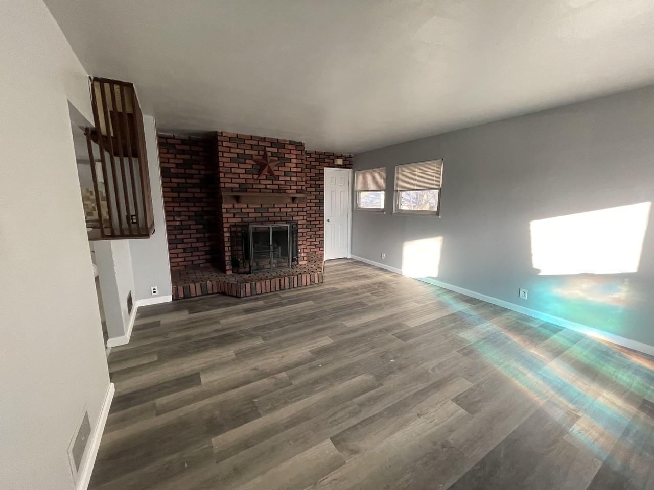 10246 Valley Dr - Photo 3 of 16