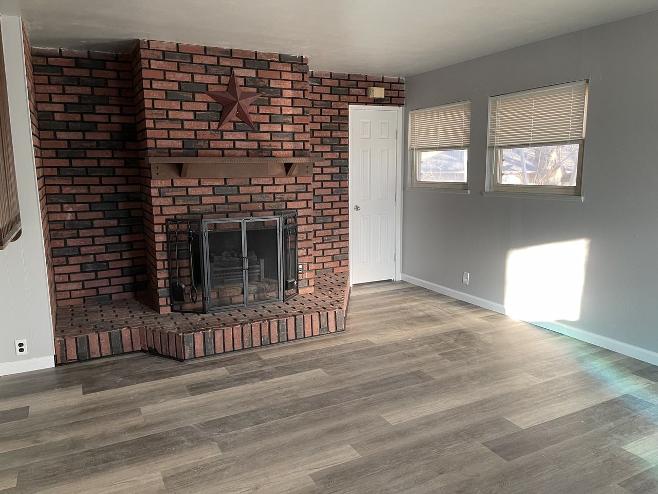 10246 Valley Dr - Photo 5 of 16