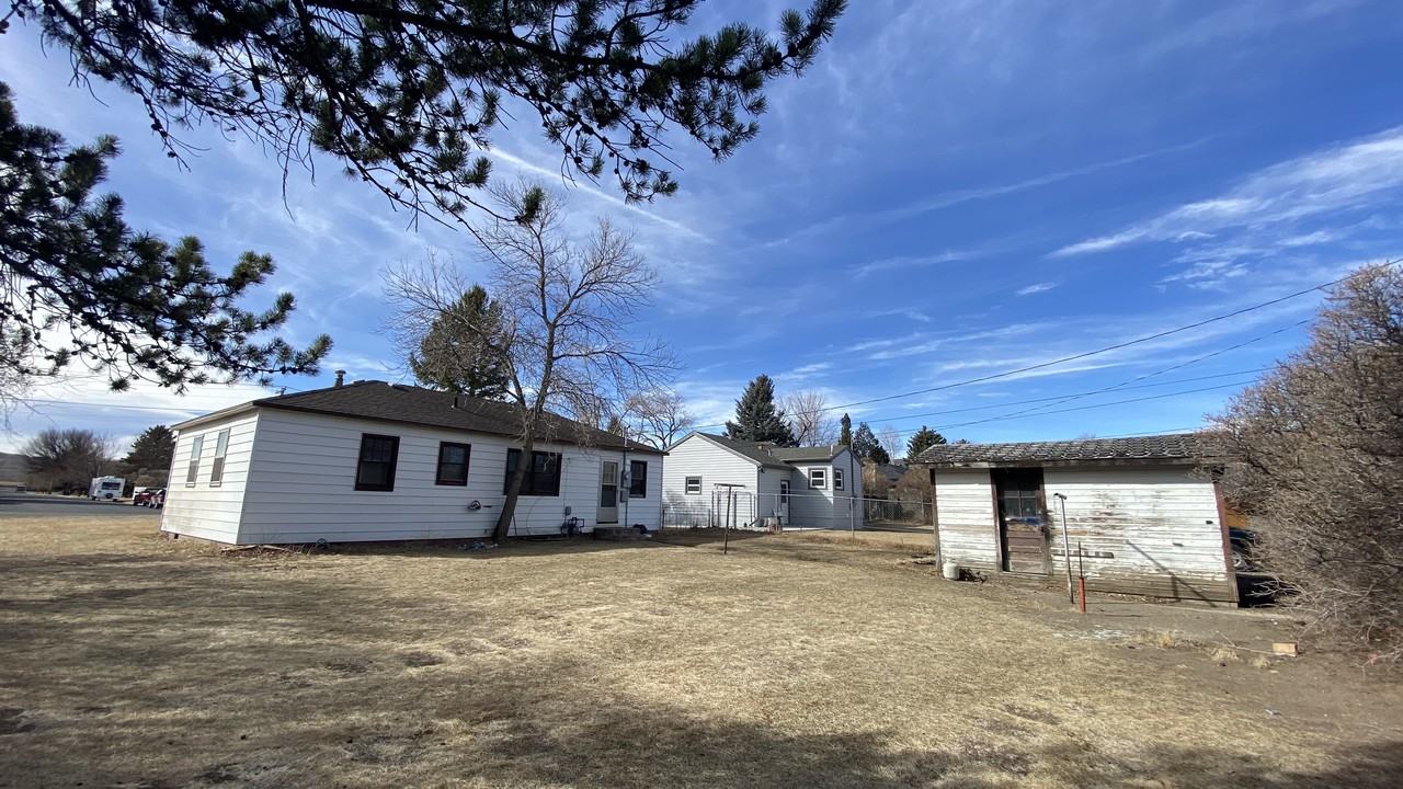 2215 Stampede Ave - Photo 2 of 10