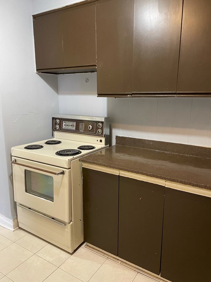 1550 Eglinton Ave W - Photo 2 of 25