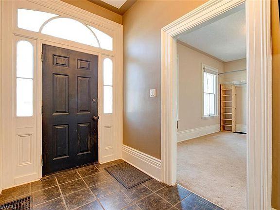 571 Dufferin Ave - Photo 2 of 24