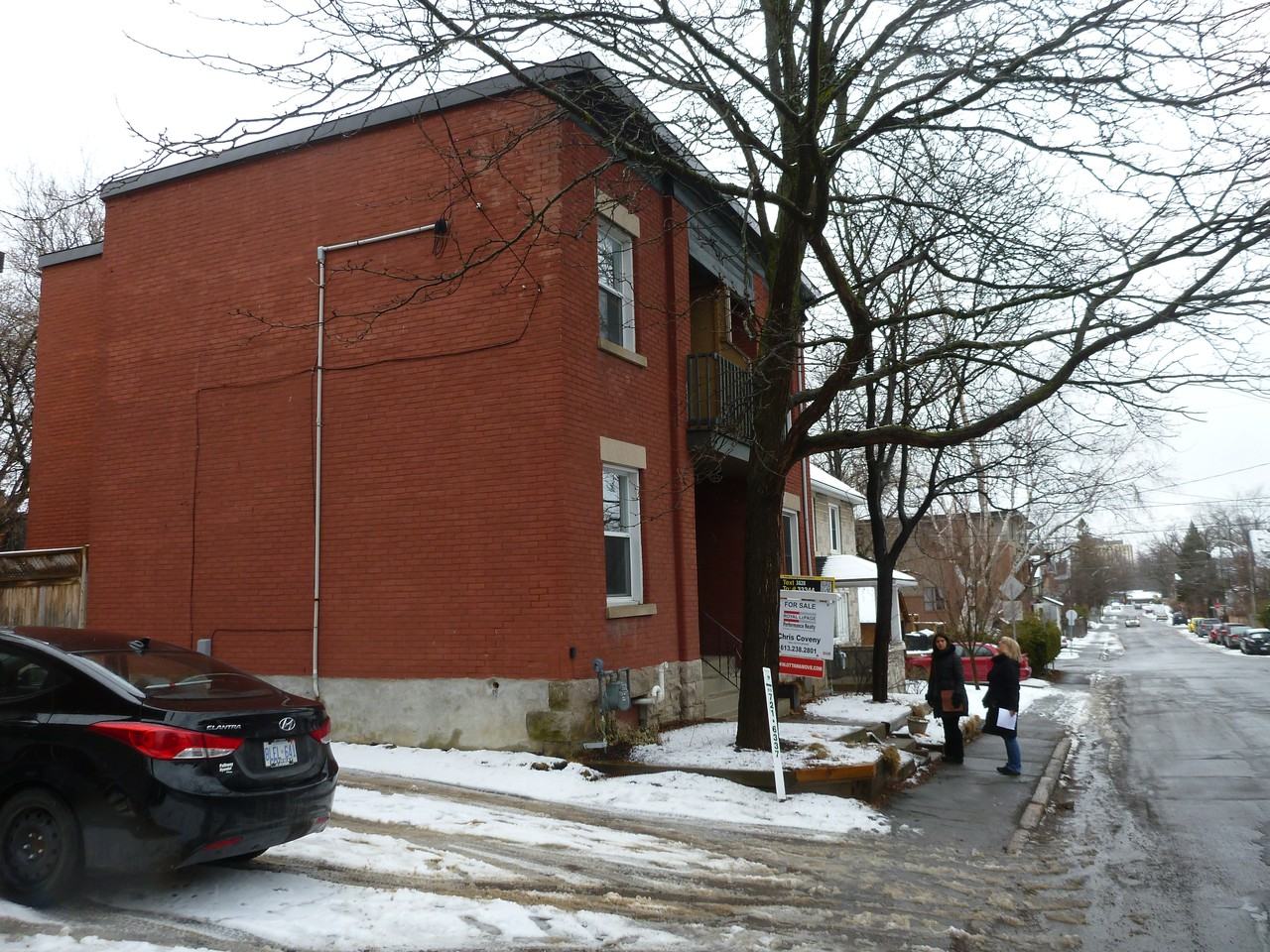 71 Grosvenor Ave - Photo 3 of 23