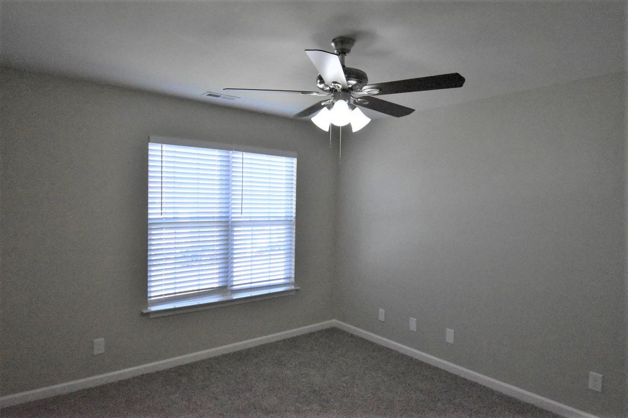 3621 Sherbourne Ln - Photo 2 of 11