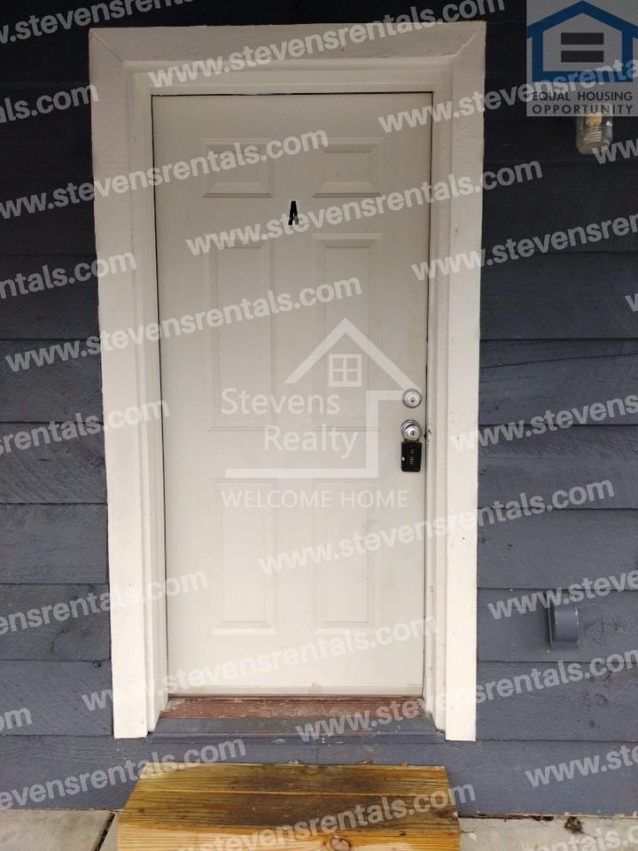 1431 W Cove Rd #A - Photo 3 of 15