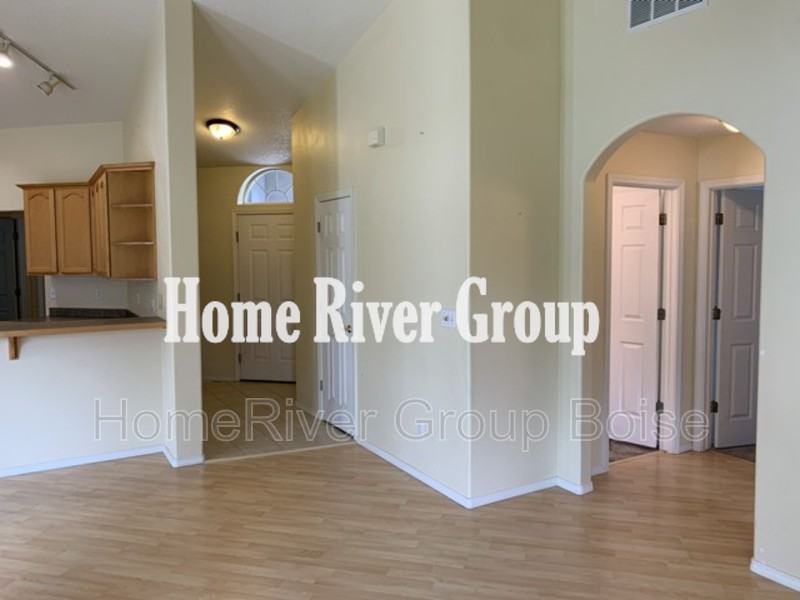 1369 Stoneybrook Cir - Photo 5 of 28