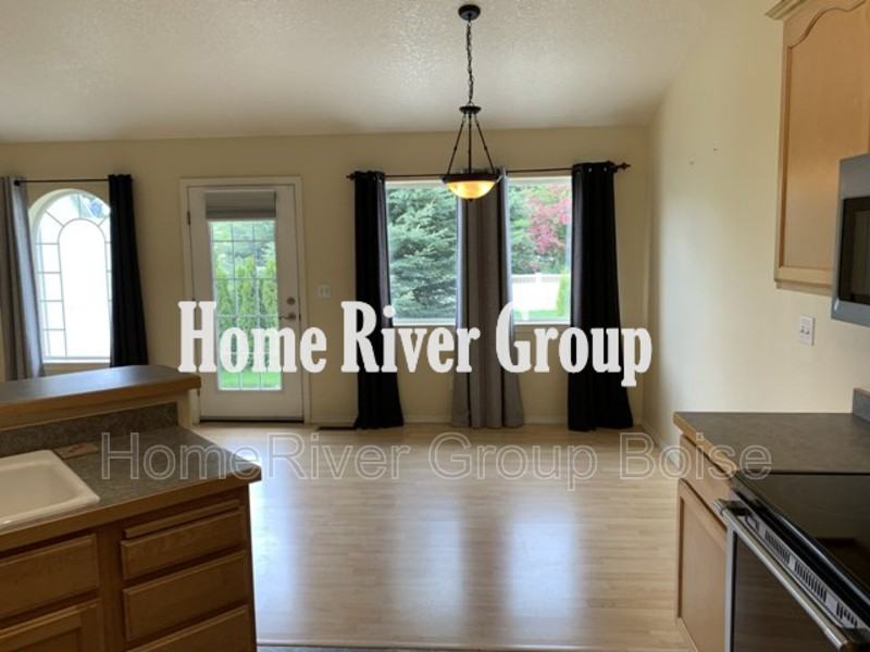 1369 Stoneybrook Cir - Photo 7 of 28