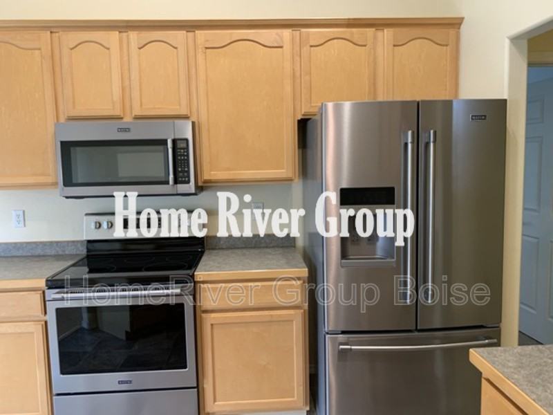 1369 Stoneybrook Cir - Photo 3 of 28