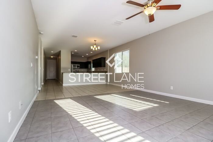 23751 W Parkway Dr - Photo 3 of 15