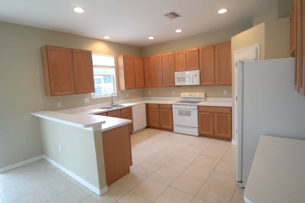 19264 Fishermans Bend Dr - Photo 2 of 15