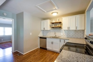 219 Raymond St - Photo 2 of 9